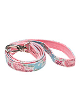 Vintage Rose Floral Fabric Lead - Here at Urban Pup our design team understands that everyone likes a coordinated look. So we added a Vintage Rose Floral Lead to match our Vintage Rose Floral Harness, Bandana and collar. This lead is lightweight and incredibly strong.